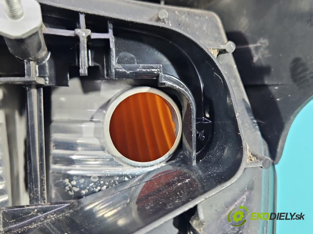 Opel Zafira B 2005-2014 1.9 cdti 120 HP manual 88 kW 1910 cm3 5- svetlo / reflektor zadné ľavé 13252447 (Kľučka dverí ostatné)