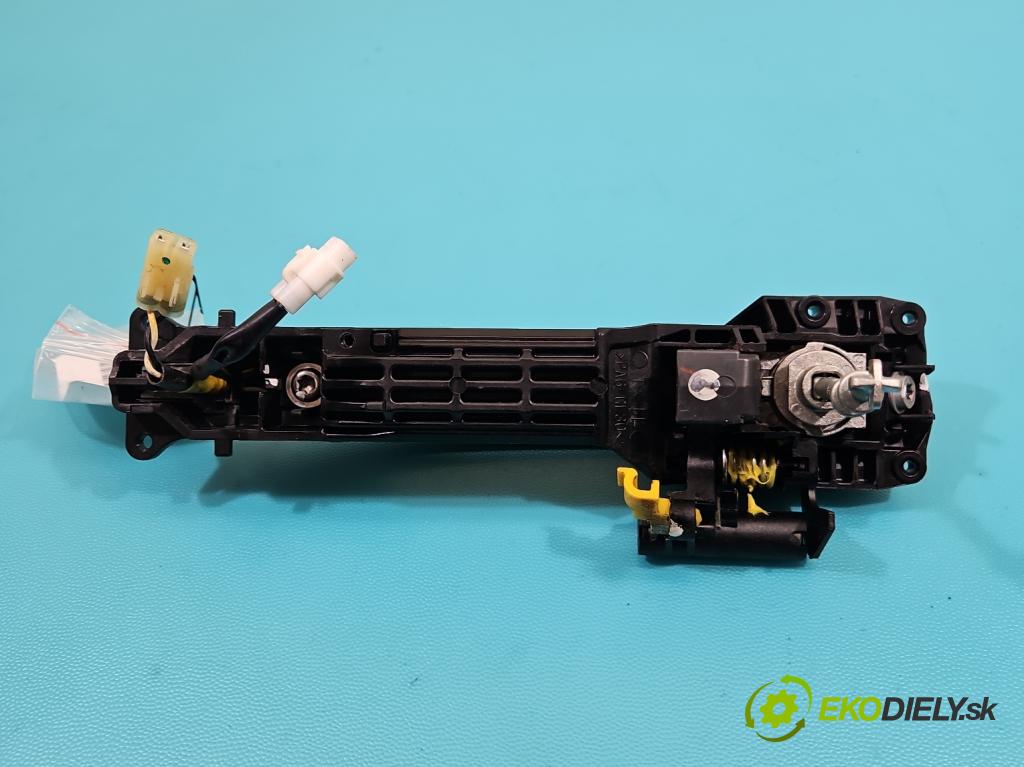 Suzuki SX4 S-Cross 2013-2021 1.4 T 140 hp manual 103 kW 1373 cm3 5- klika přední levé  (Vnější přední levá klika dveří)