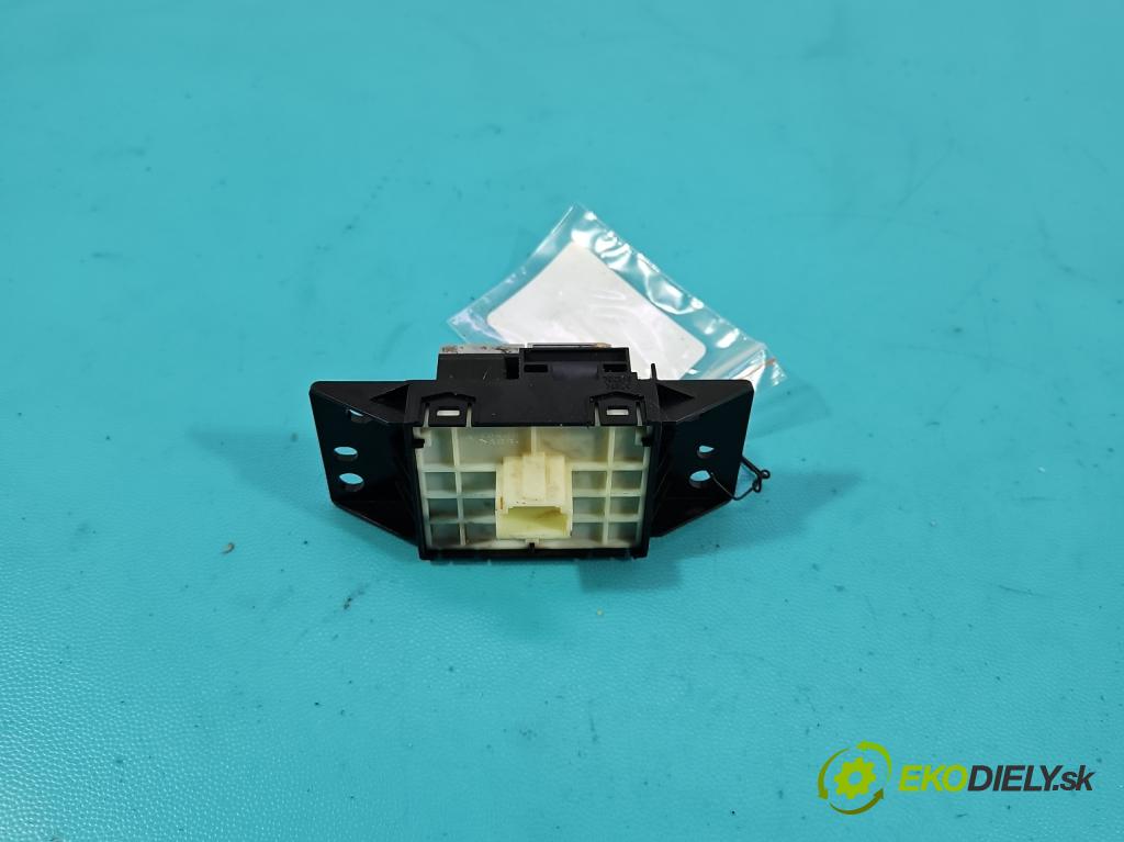 Toyota Corolla E21 2019- 1.8 16V 98 HP automatic 72 kW 1798 cm3 4- prepínač brzda: ručný 75K815L (Prepínacie páčky pod volantom)