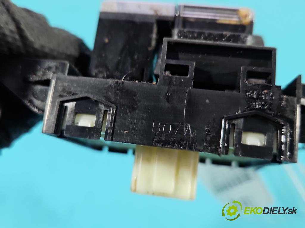 Toyota Corolla E21 2019- 1.8 16V 98 HP automatic 72 kW 1798 cm3 4- prepínač brzda: ručný 75K815L (Prepínacie páčky pod volantom)