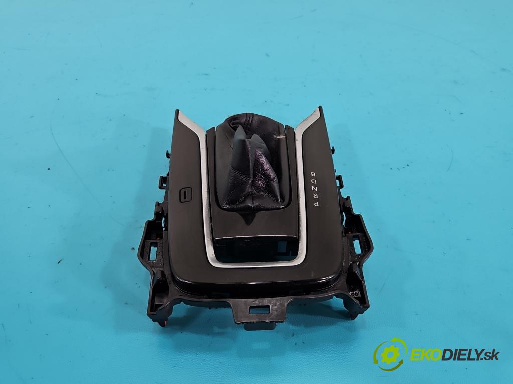 Toyota Corolla E21 2019- 1.8 16V 98 HP automatic 72 kW 1798 cm3 4- lišta ozdobná vnitŕní: 76L507-LH