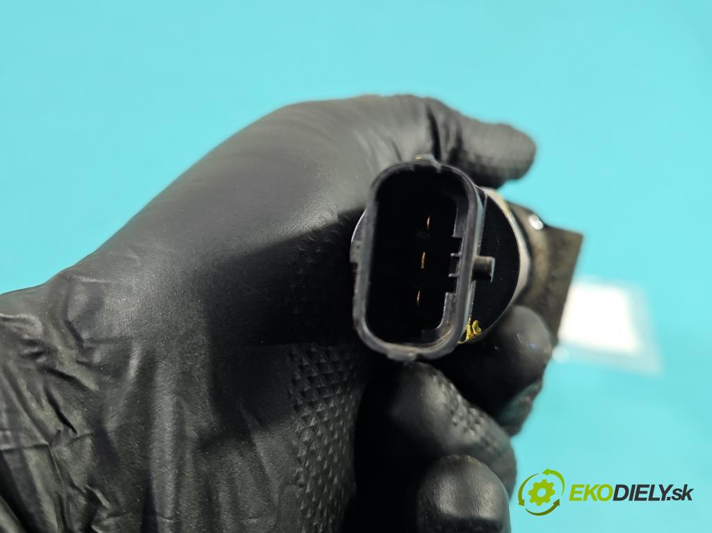 Volvo V70 II 1999-2007 2.4 D5 163 HP automatic 120 kW 2401 cm3 5- lišta vstrekovacia 0445215010 (Vstrekovacia lišta)