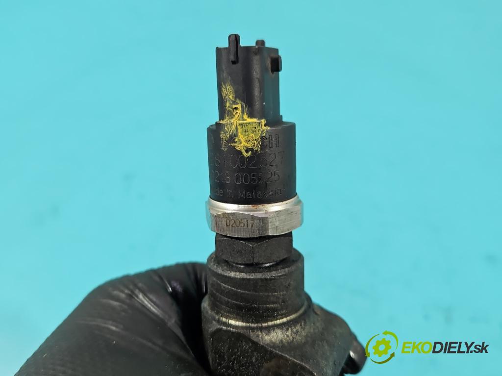 Volvo V70 II 1999-2007 2.4 D5 163 HP automatic 120 kW 2401 cm3 5- lišta vstrekovacia 0445215010 (Vstrekovacia lišta)