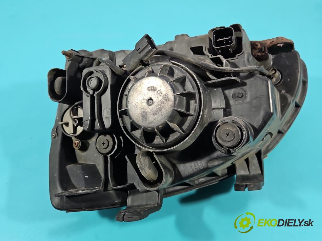 Kia Carens II 2002-2006 1.8 16V 126 HP manual 93 kW 1793 cm3 5- Reflektor: pravý 0K2FA51020 (Svetlo predné pravé)