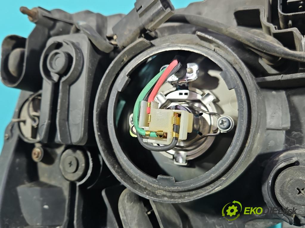 Kia Carens II 2002-2006 1.8 16V 126 HP manual 93 kW 1793 cm3 5- Reflektor: pravý 0K2FA51020 (Svetlo predné pravé)