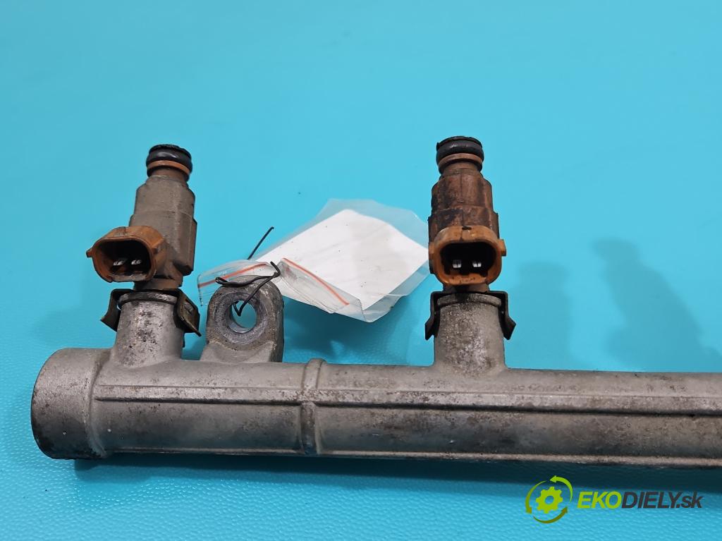 Kia Carens II 2002-2006 1.8 16V 126 HP manual 93 kW 1793 cm3 5- vstrek 9260930008 (Vstrekovač paliva)