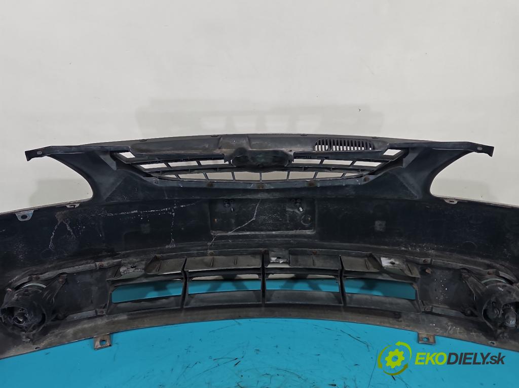 Kia Carens II 2002-2006 1.8 16V 126 hp manual 93 kW 1793 cm3 5- nárazník přední  (Klika dveří ostatní)