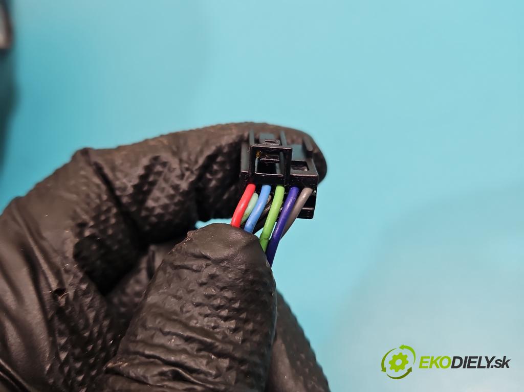 Jeep Grand Cherokee WK2 IV 2010-2021 3.0 CRD 250 hp automatic 184 kW 2987 cm3 5- zpětné zrcátko pravé  (Klika dveří ostatní)