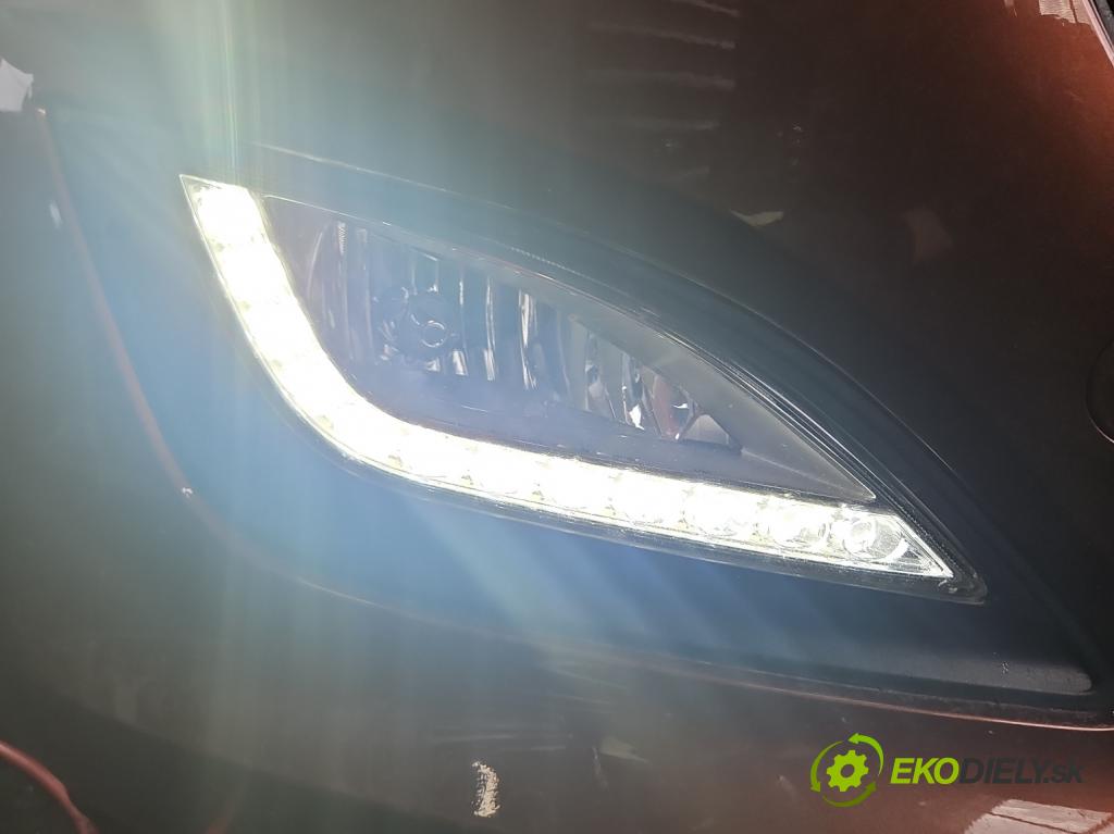 Hyundai I30 II 2012-2016 1.4 16V 100 hp manual 73.2 kW 1396 cm3 5- Halogen pravý  (Klika dveří ostatní)