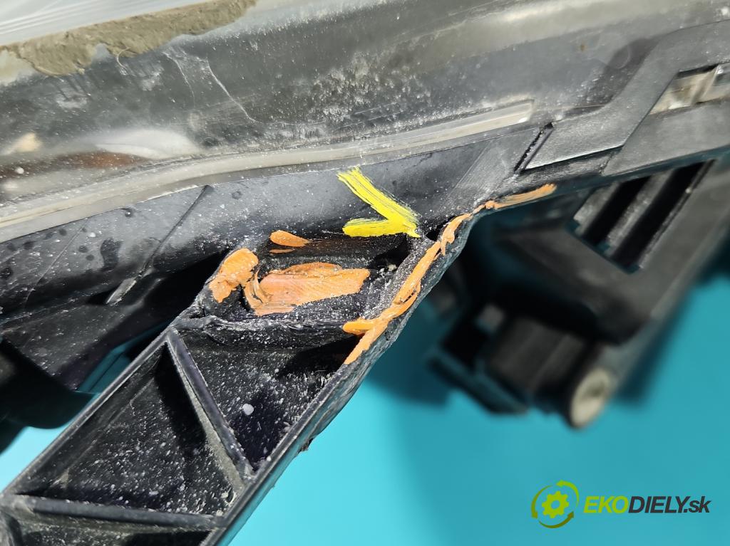 Opel Zafira B 2005-2014 1.9 cdti 120 HP manual 88 kW 1910 cm3 5- Reflektor: ľavý 13252472LH (Kľučka dverí ostatné)