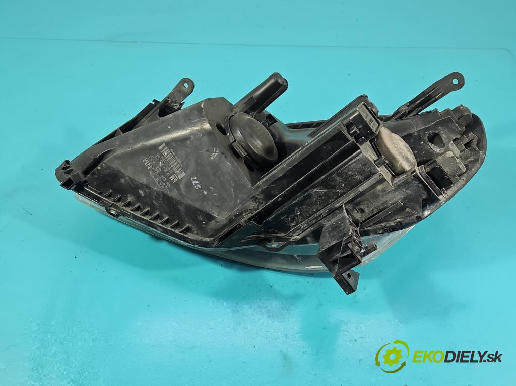 Opel Zafira B 2005-2014 1.9 cdti 120 HP manual 88 kW 1910 cm3 5- Reflektor: pravý 0301214202 (Svetlo predné pravé)