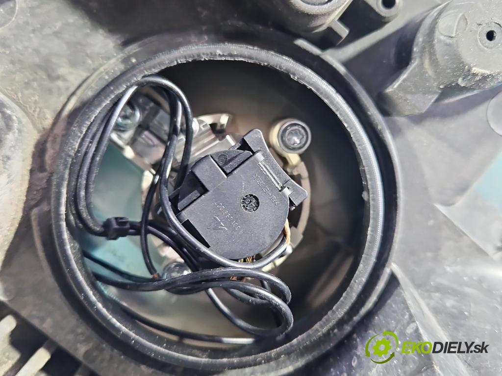 Opel Zafira B 2005-2014 1.9 cdti 120 HP manual 88 kW 1910 cm3 5- Reflektor: pravý 0301214202 (Svetlo predné pravé)