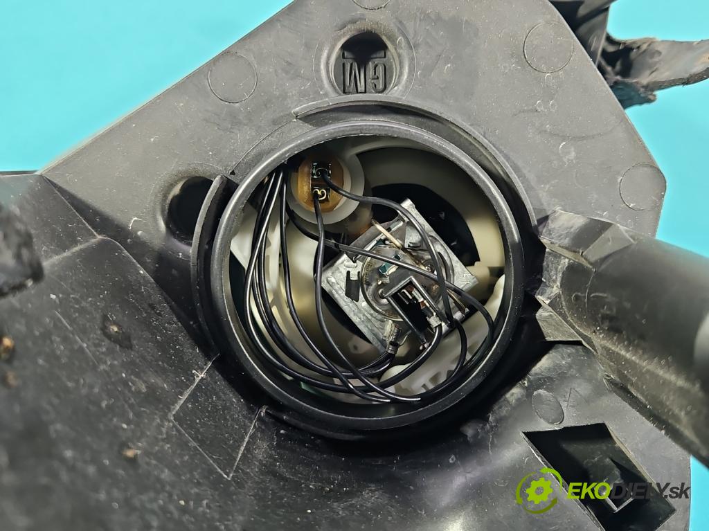 Opel Zafira B 2005-2014 1.9 cdti 120 HP manual 88 kW 1910 cm3 5- Reflektor: pravý 0301214202 (Svetlo predné pravé)