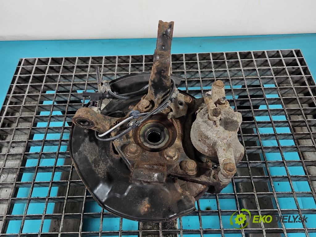 Toyota Auris II 2012-2018 1.6 16V 132  HP manual 97 kW 1598 cm3 5- náboj ľavé  (Náboj kolesa)