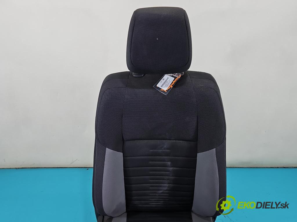 Toyota Auris II 2012-2018 1.6 16V 132  HP manual 97 kW 1598 cm3 5- Sedačka pravý  (Sedadlo)
