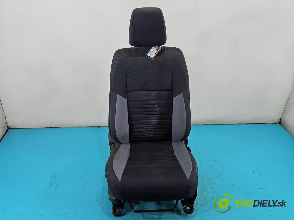 Toyota Auris II 2012-2018 1.6 16V 132  HP manual 97 kW 1598 cm3 5- Sedačka pravý  (Sedadlo)