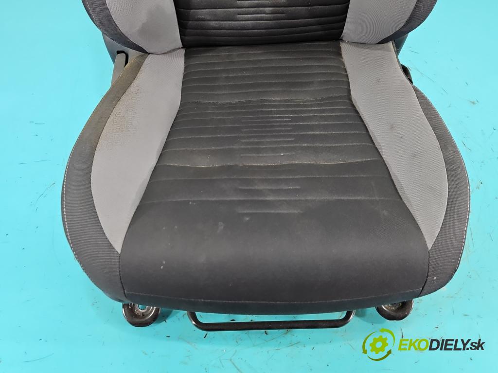 Toyota Auris II 2012-2018 1.6 16V 132  HP manual 97 kW 1598 cm3 5- Sedačka pravý  (Sedadlo)