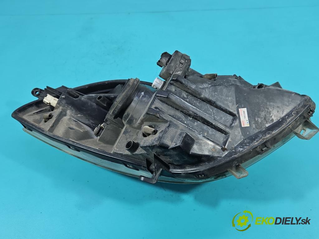 Toyota Yaris II 2005-2011 1.4 D4D 90 HP automatic 66 kW 1364 cm3 5- Reflektor: ľavý  (Kľučka dverí ostatné)