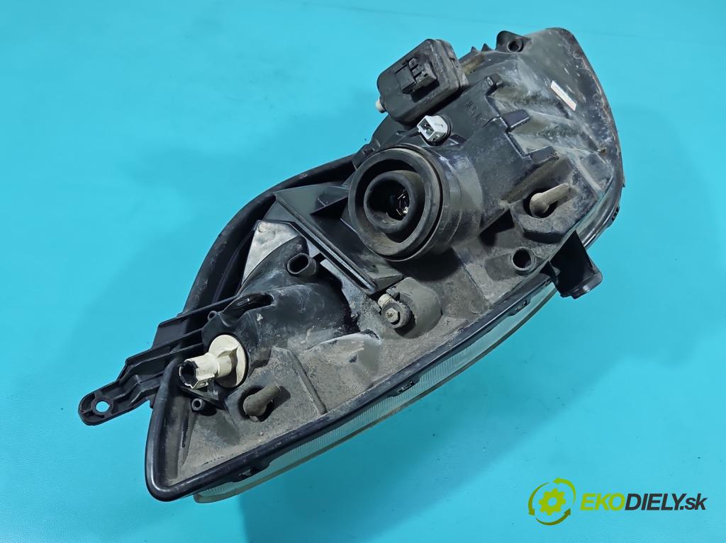 Toyota Yaris II 2005-2011 1.4 D4D 90 HP automatic 66 kW 1364 cm3 5- Reflektor: ľavý  (Kľučka dverí ostatné)