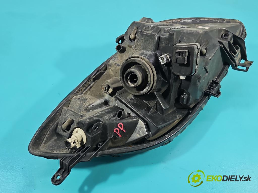 Toyota Yaris II 2005-2011 1.4 D4D 90 HP automatic 66 kW 1364 cm3 5- Reflektor: pravý  (Svetlo predné pravé)