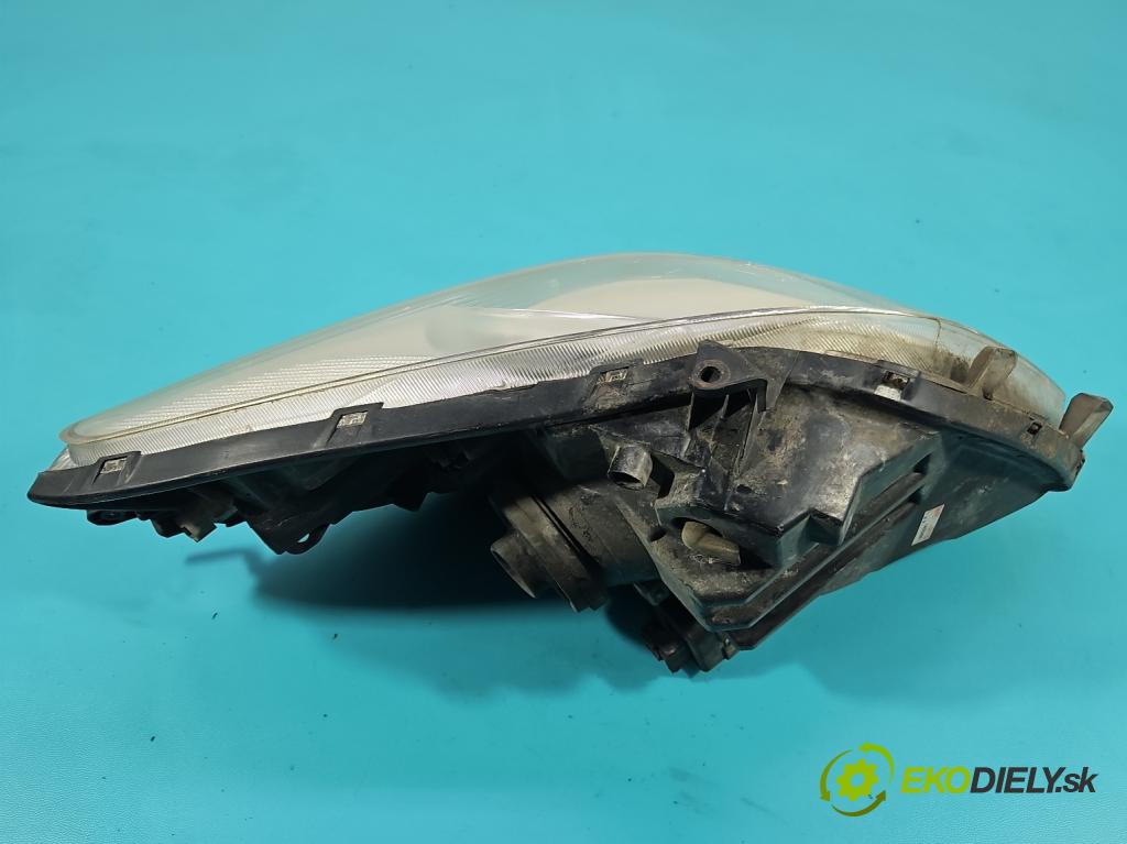 Toyota Yaris II 2005-2011 1.4 D4D 90 HP automatic 66 kW 1364 cm3 5- Reflektor: pravý  (Svetlo predné pravé)