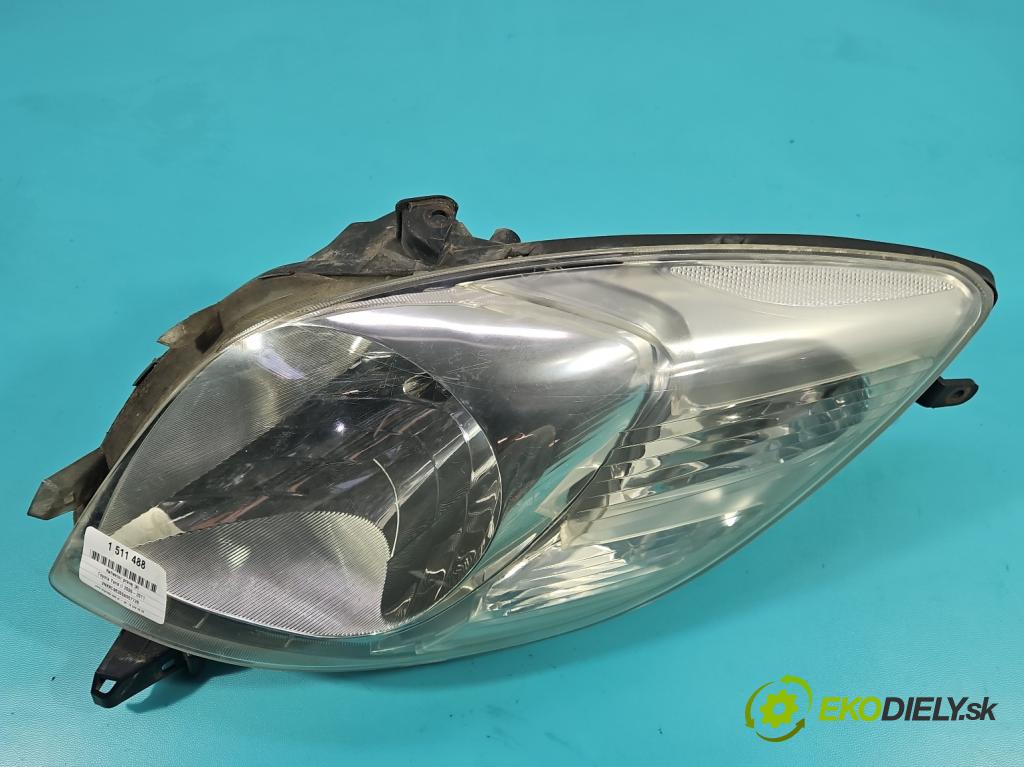 Toyota Yaris II 2005-2011 1.4 D4D 90 HP automatic 66 kW 1364 cm3 5- Reflektor: pravý  (Svetlo predné pravé)