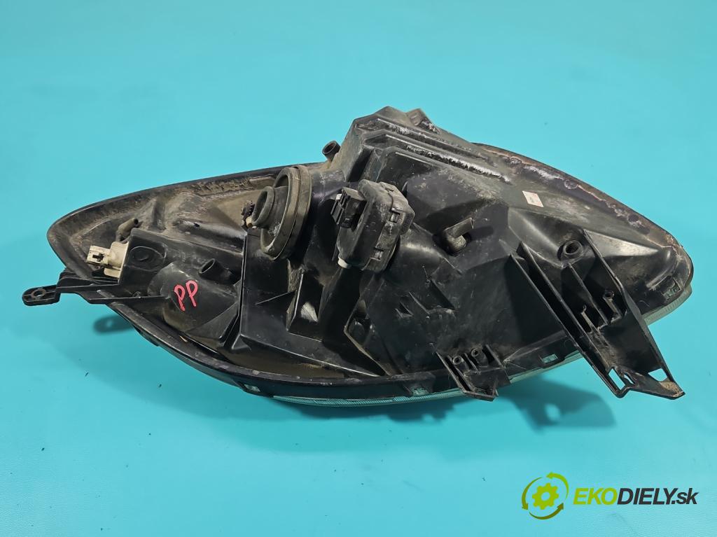 Toyota Yaris II 2005-2011 1.4 D4D 90 HP automatic 66 kW 1364 cm3 5- Reflektor: pravý  (Svetlo predné pravé)
