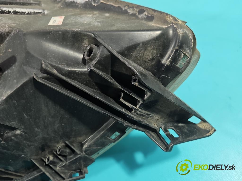 Toyota Yaris II 2005-2011 1.4 D4D 90 HP automatic 66 kW 1364 cm3 5- Reflektor: pravý  (Svetlo predné pravé)