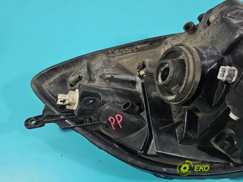 Toyota Yaris II 2005-2011 1.4 D4D 90 HP automatic 66 kW 1364 cm3 5- Reflektor: pravý  (Svetlo predné pravé)