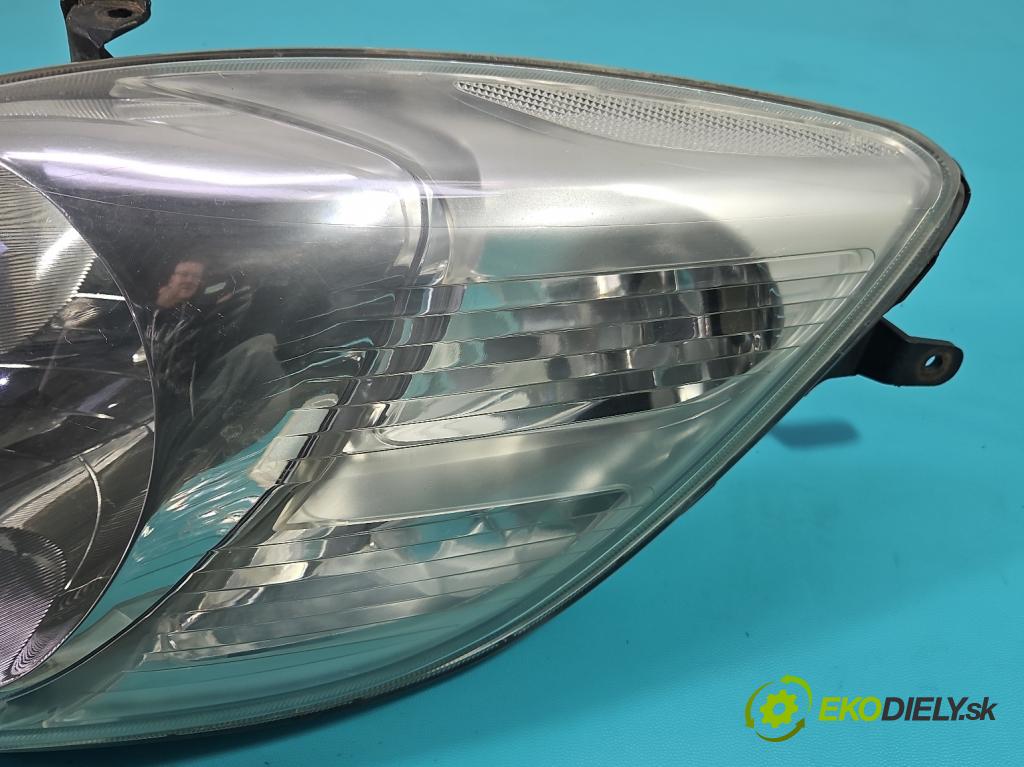 Toyota Yaris II 2005-2011 1.4 D4D 90 HP automatic 66 kW 1364 cm3 5- Reflektor: pravý  (Svetlo predné pravé)