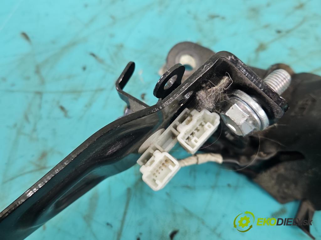 Toyota Corolla E21 2019- 1.8 16V 98 hp automatic 72 kW 1798 cm3 4- Pohovka: zadní  (Sedadlo)