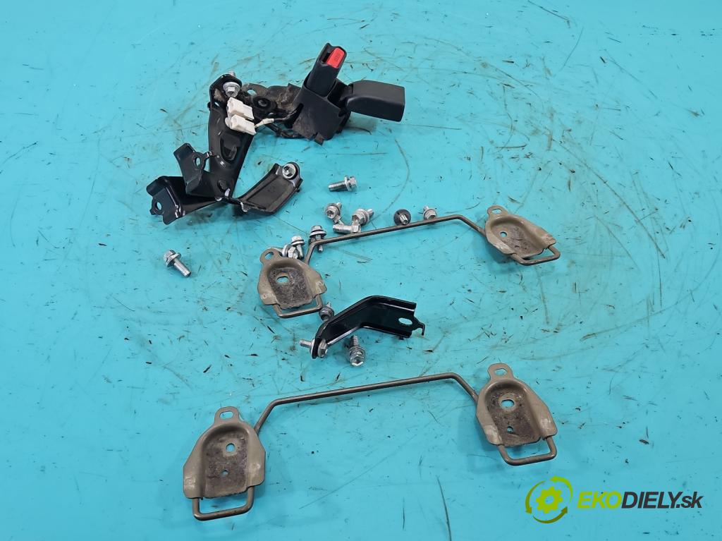 Toyota Corolla E21 2019- 1.8 16V 98 hp automatic 72 kW 1798 cm3 4- Pohovka: zadní  (Sedadlo)