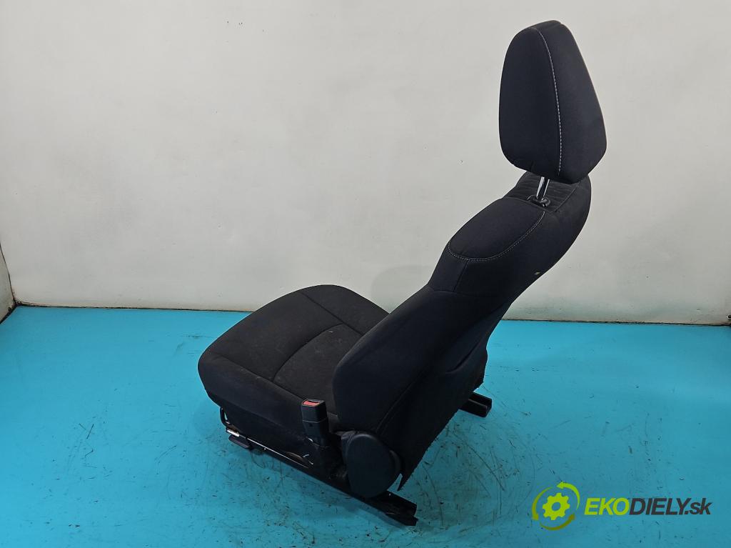 Toyota Corolla E21 2019- 1.8 16V 98 hp automatic 72 kW 1798 cm3 4- Sedadlo pravý  (Sedadlo)