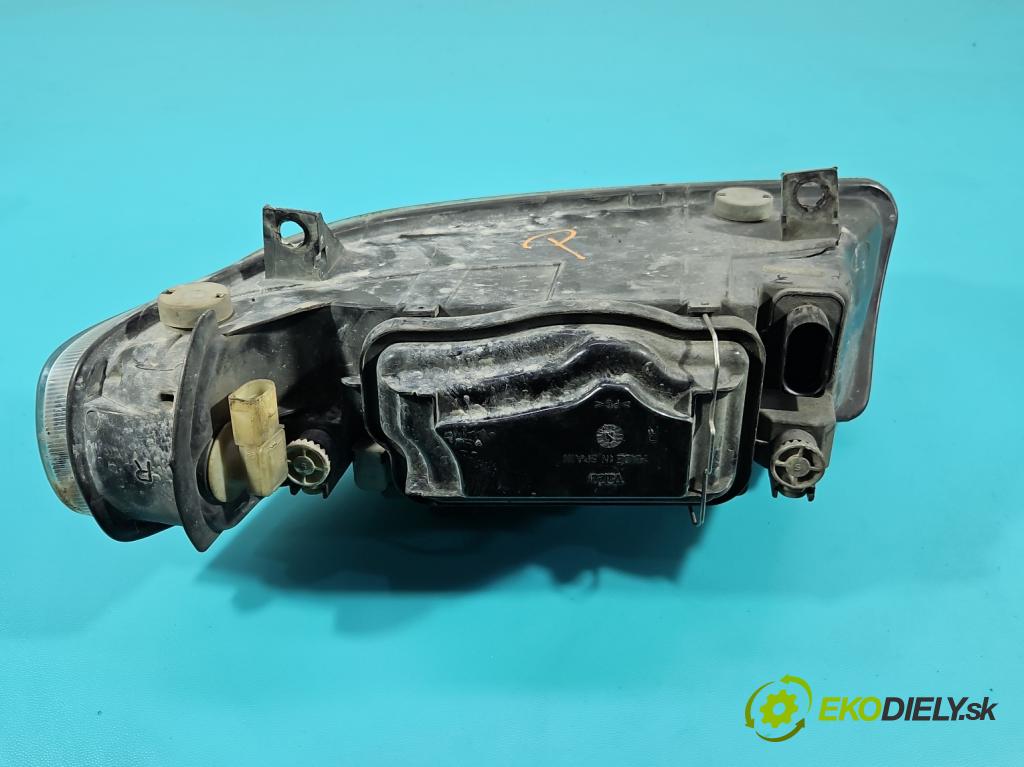 Seat Toledo II 1998-2004 1.9 tdi 110 HP manual 81 kW 1896 cm3 4- Reflektor: pravý  (Svetlo predné pravé)