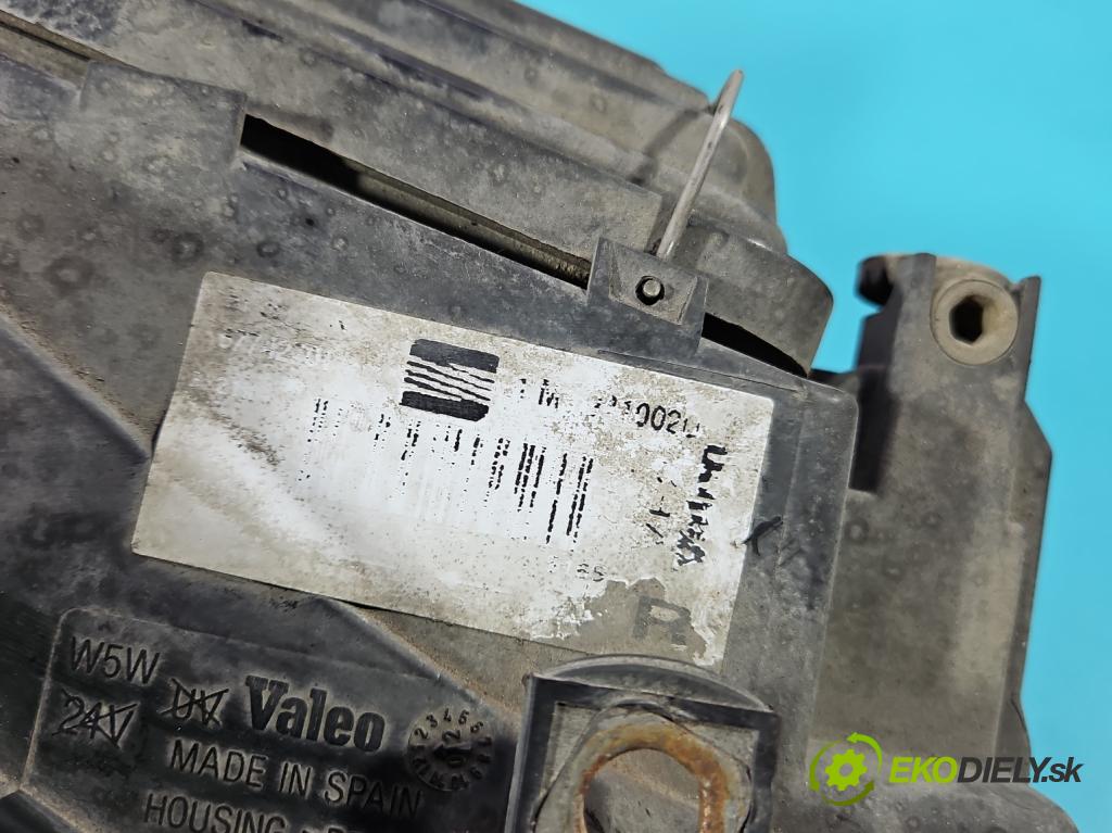 Seat Toledo II 1998-2004 1.9 tdi 110 HP manual 81 kW 1896 cm3 4- Reflektor: pravý  (Svetlo predné pravé)