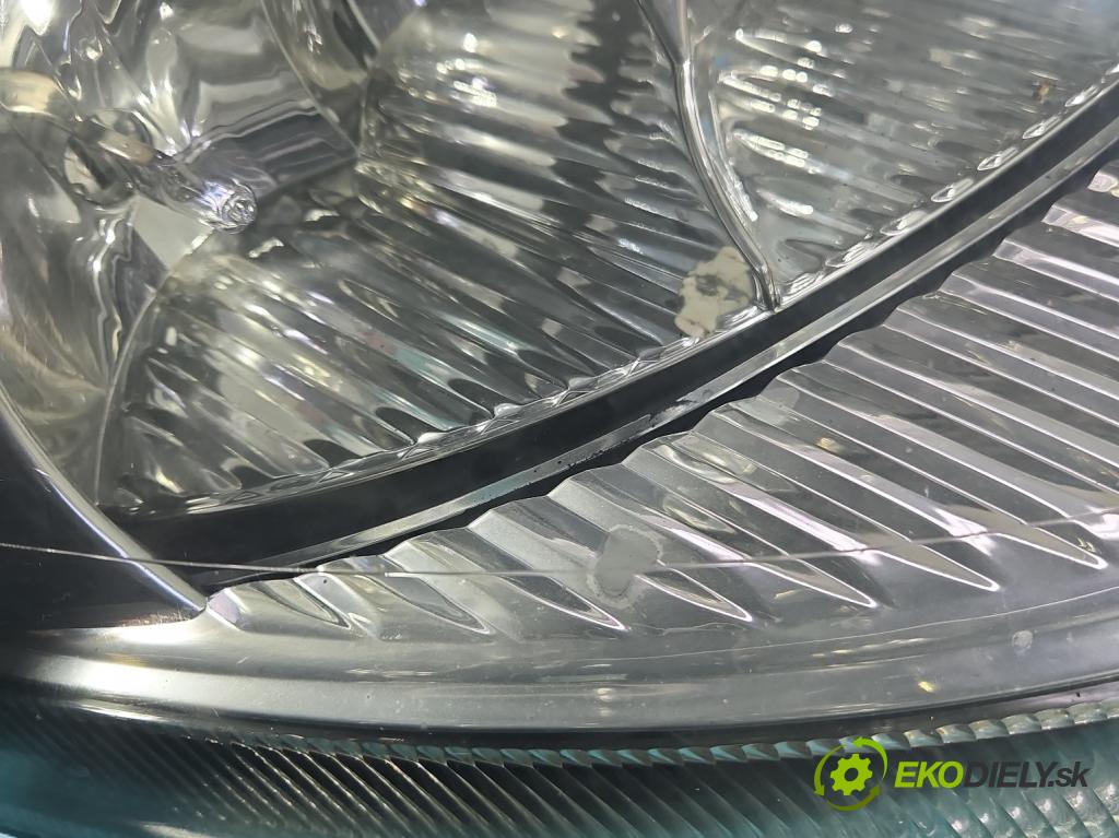 Citroen C3 I 2002-2009 1.4 8v 73 HP manual 54 kW 1360 cm3 5- Reflektor: pravý 9680157380 (Svetlo predné pravé)