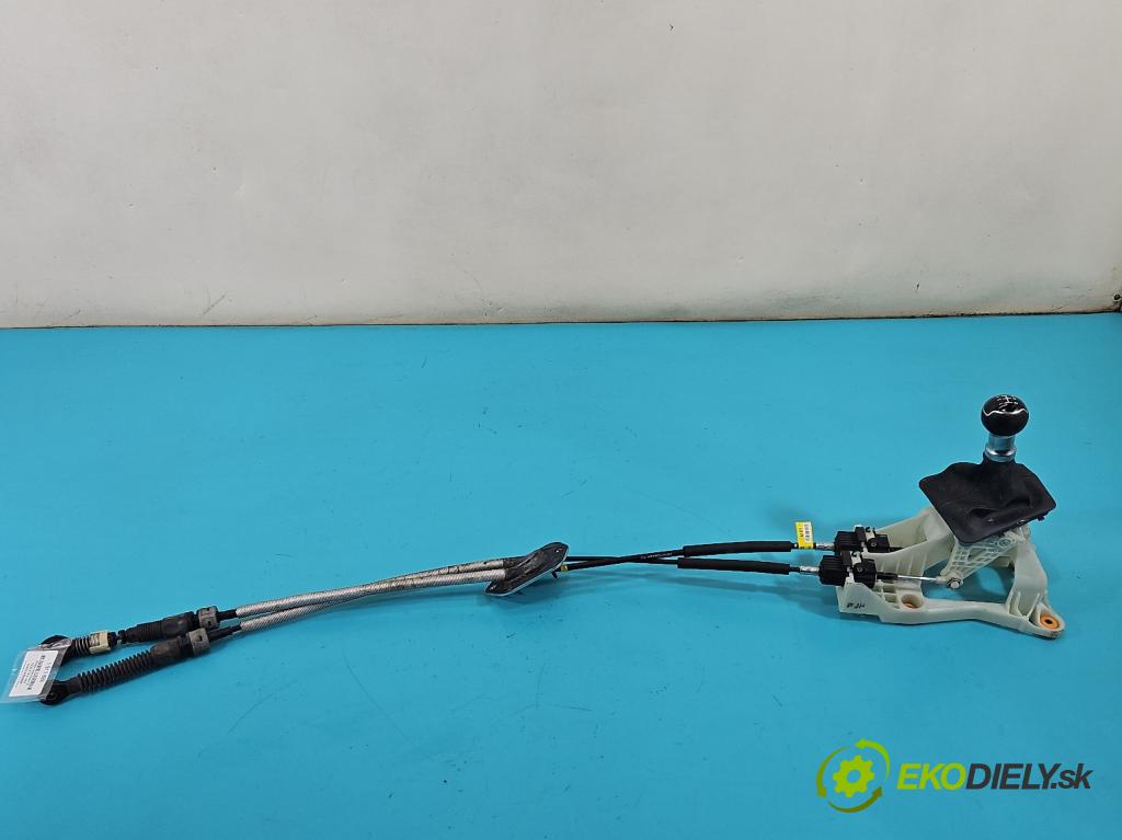 Kia Rio IV 2016-2023 1.2 16V 84KM manual 61,8 kW 1197 cm3 5- Páka: Změny: stupeň,rýchlosť  (Rýchlostná páka (kulisa))