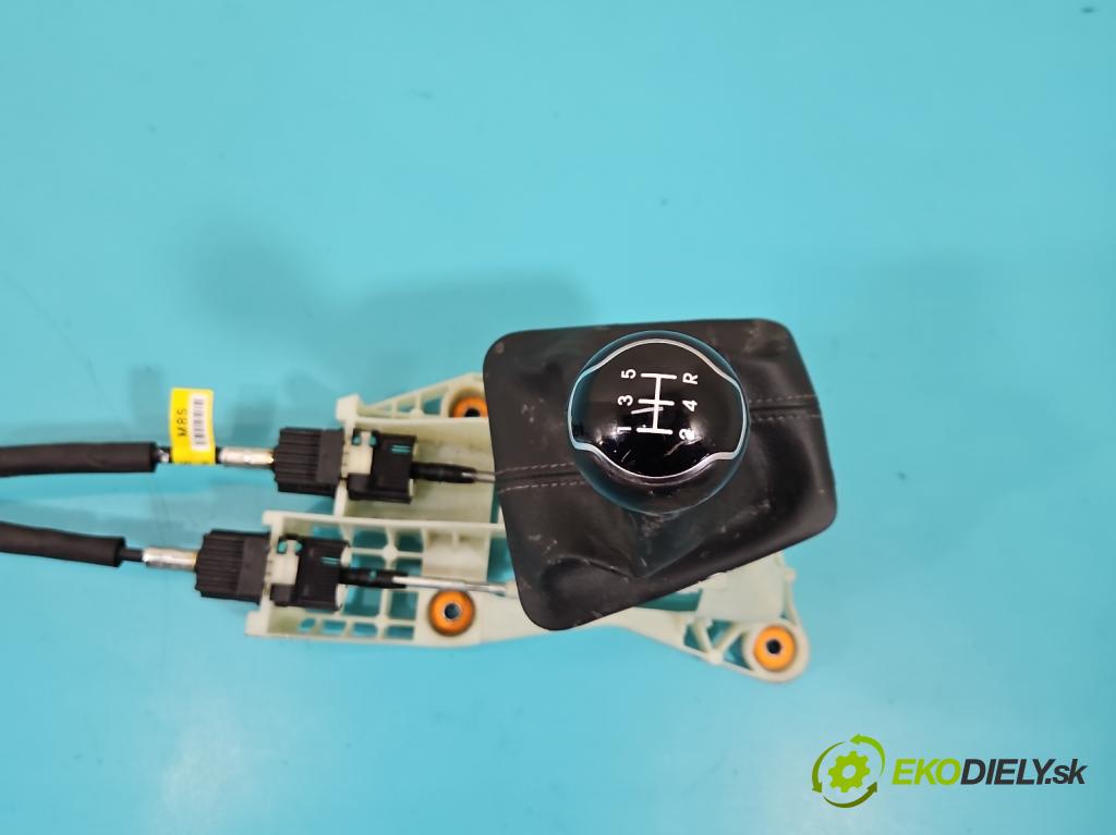 Kia Rio IV 2016-2023 1.2 16V 84KM manual 61,8 kW 1197 cm3 5- Páka: Změny: stupeň,rýchlosť  (Rýchlostná páka (kulisa))