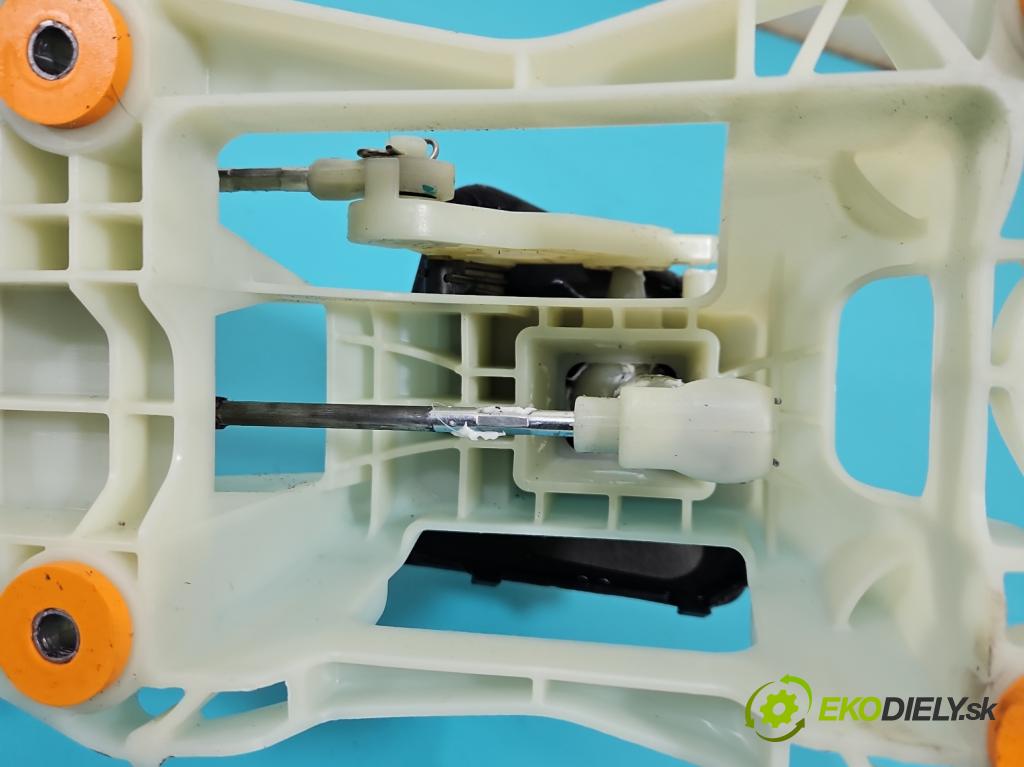 Kia Rio IV 2016-2023 1.2 16V 84KM manual 61,8 kW 1197 cm3 5- Páka: Změny: stupeň,rýchlosť  (Rýchlostná páka (kulisa))