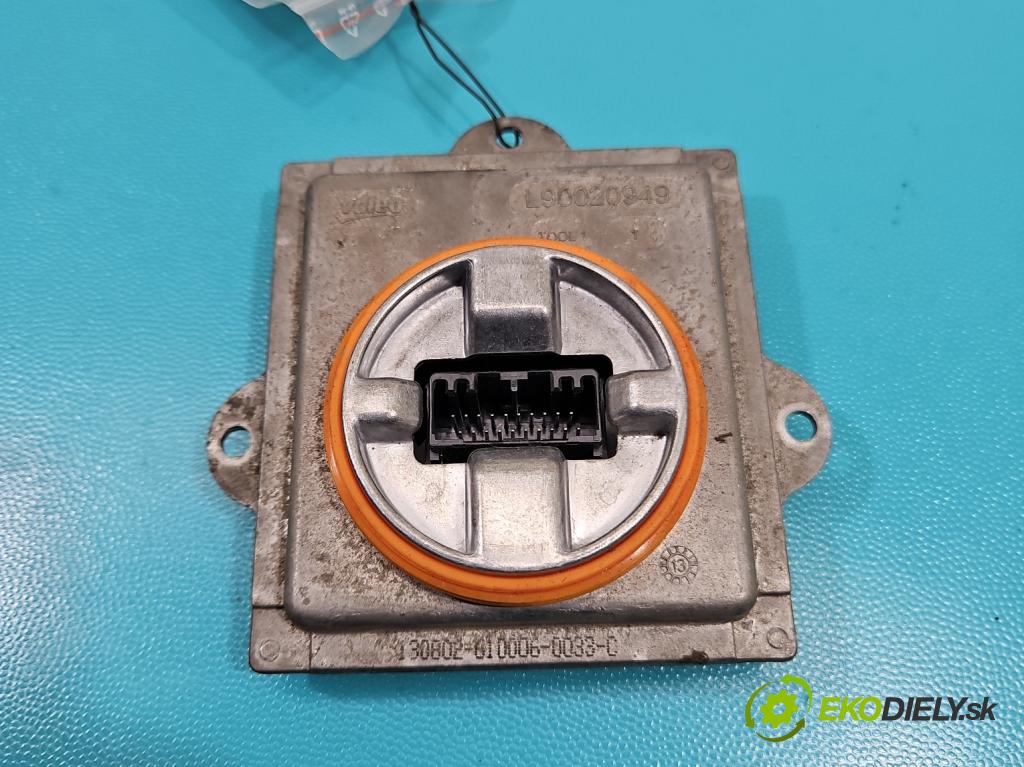 Jeep Grand Cherokee WK2 IV 2010-2021 3.0 CRD 250 HP automatic 184 kW 2987 cm3 5- střídač: xenon L90035854 (Riadiaca jednotka xenónu)