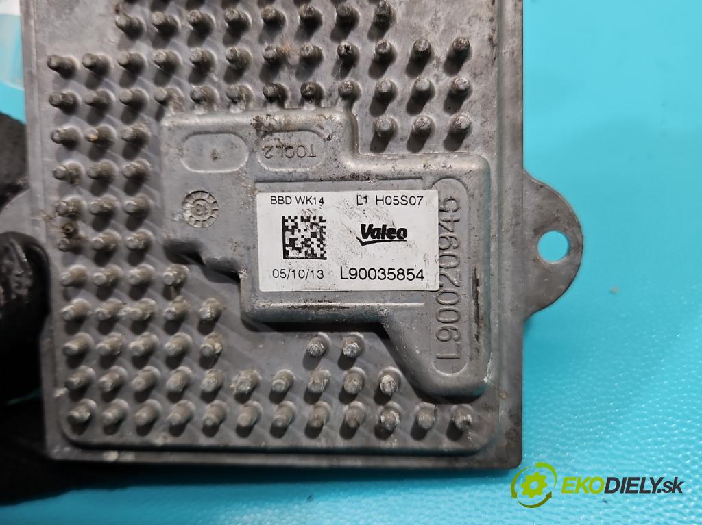 Jeep Grand Cherokee WK2 IV 2010-2021 3.0 CRD 250 HP automatic 184 kW 2987 cm3 5- střídač: xenon L90035854 (Riadiaca jednotka xenónu)