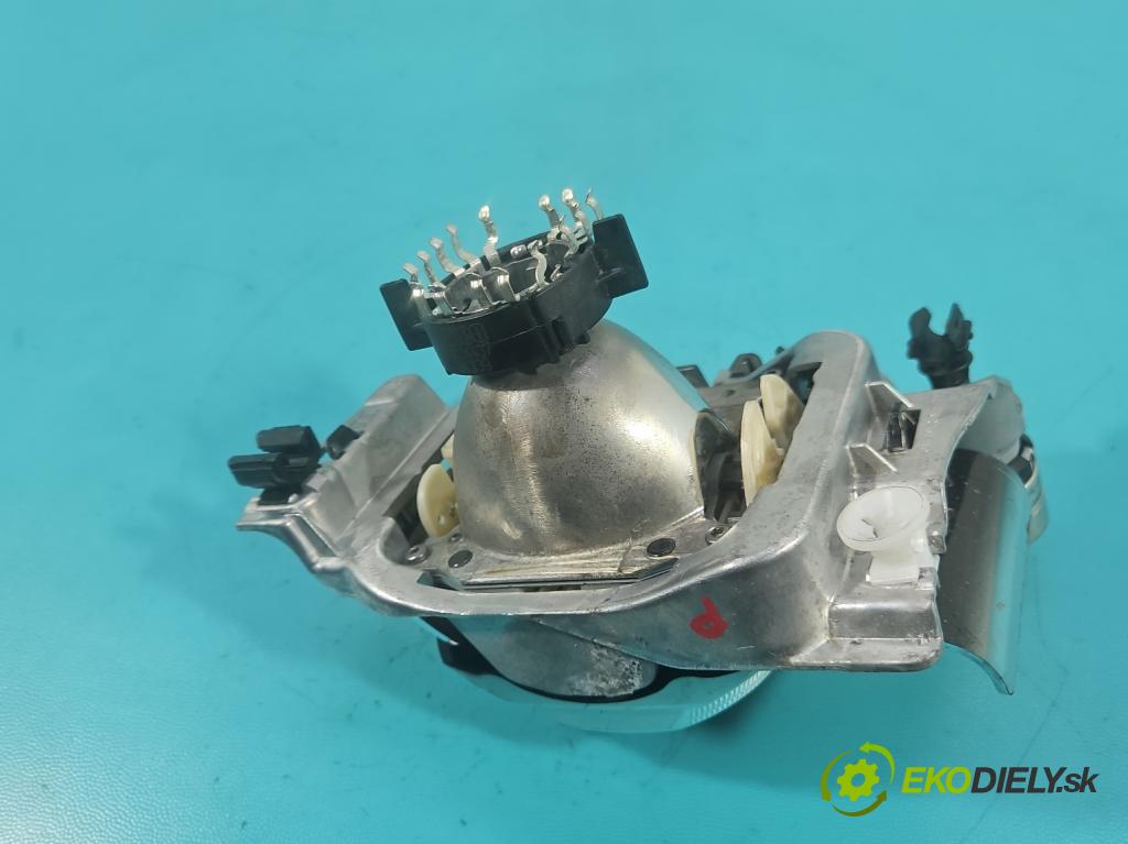 Jeep Grand Cherokee WK2 IV 2010-2021 3.0 CRD 250 HP automatic 184 kW 2987 cm3 5- Šošovka reflektor: pravej časti