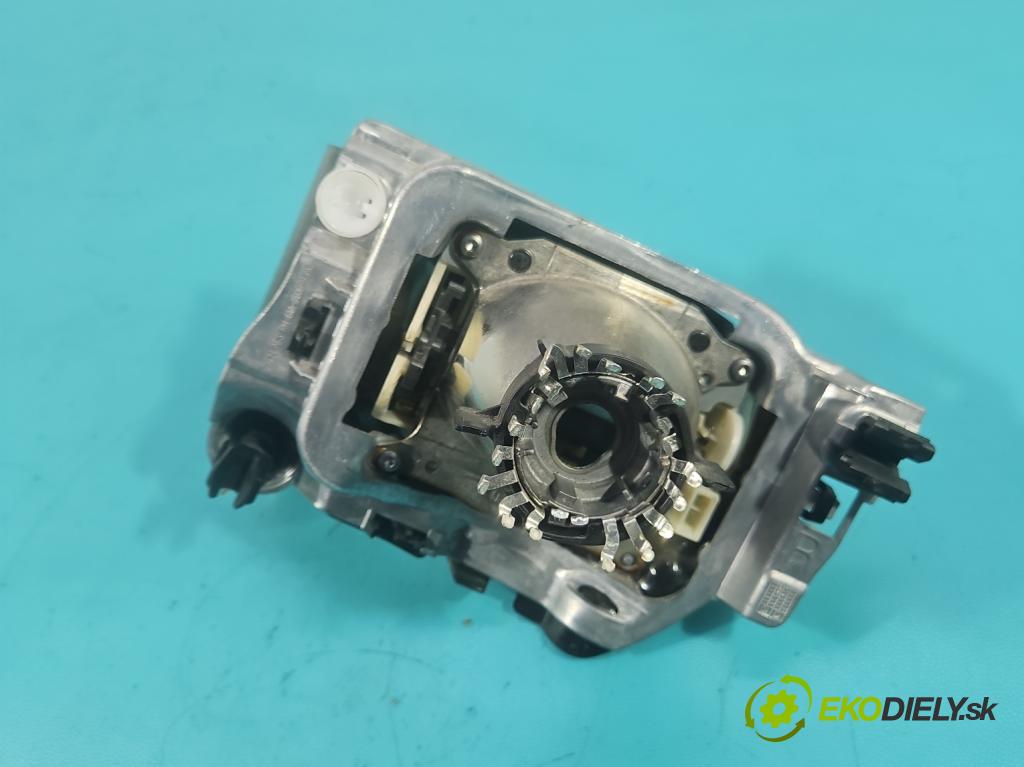 Jeep Grand Cherokee WK2 IV 2010-2021 3.0 CRD 250 HP automatic 184 kW 2987 cm3 5- Šošovka reflektor: pravej časti