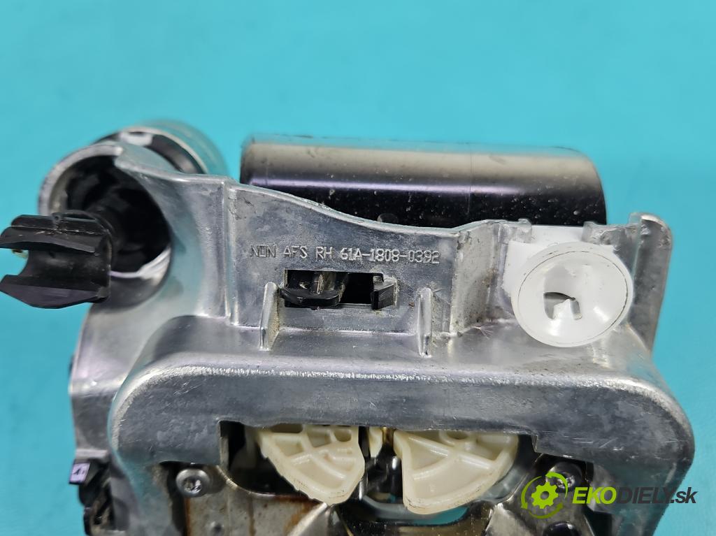 Jeep Grand Cherokee WK2 IV 2010-2021 3.0 CRD 250 HP automatic 184 kW 2987 cm3 5- Šošovka reflektor: pravej časti