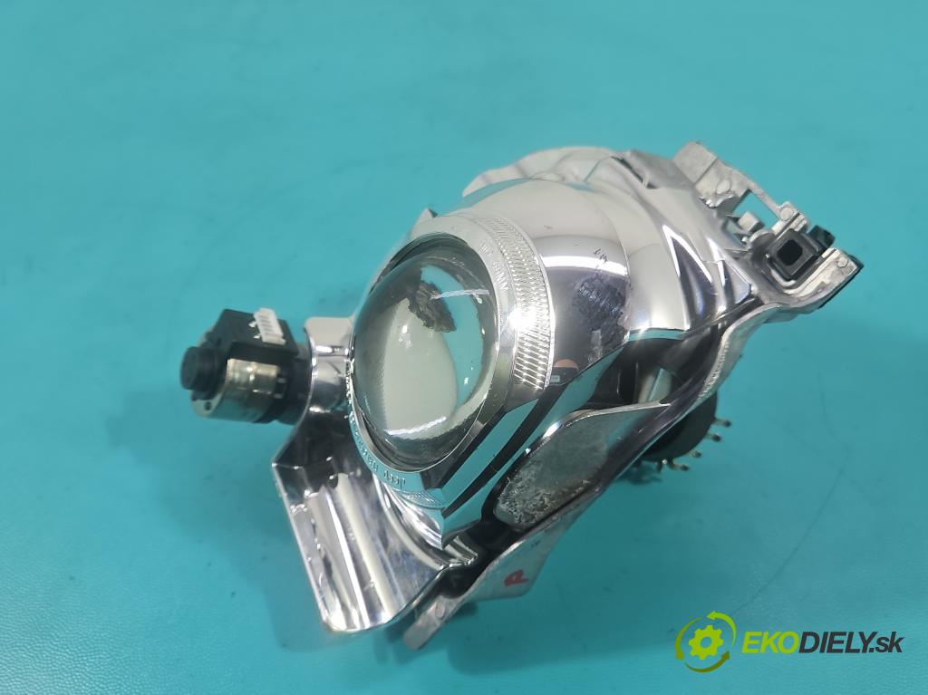 Jeep Grand Cherokee WK2 IV 2010-2021 3.0 CRD 250 HP automatic 184 kW 2987 cm3 5- Šošovka reflektor: pravej časti