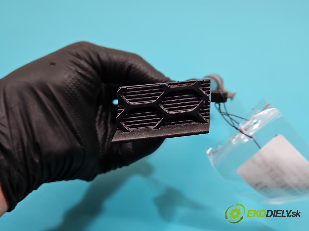 Jeep Grand Cherokee WK2 IV 2010-2021 3.0 CRD 250 HP automatic 184 kW 2987 cm3 5- ostrekovač reflektor: ľavý 89093818 (Motorček ostrekovačov)