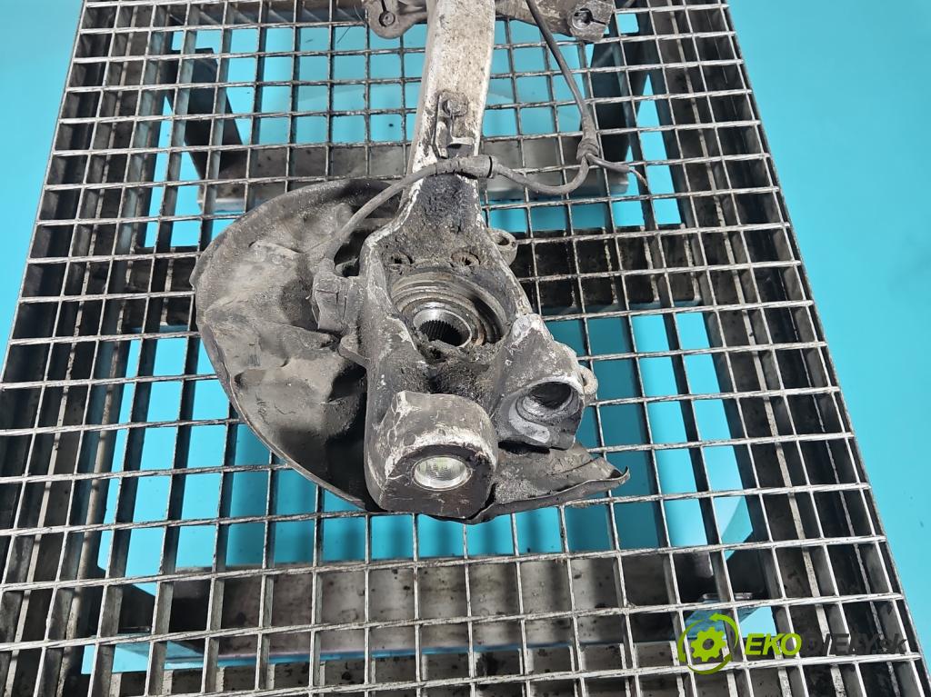 Audi A4 B6 2000-2004 2.0 20v (ALT) 131 HP manual 96 kW 1984 cm3 5- náboj pravé  (Náboj kolesa)