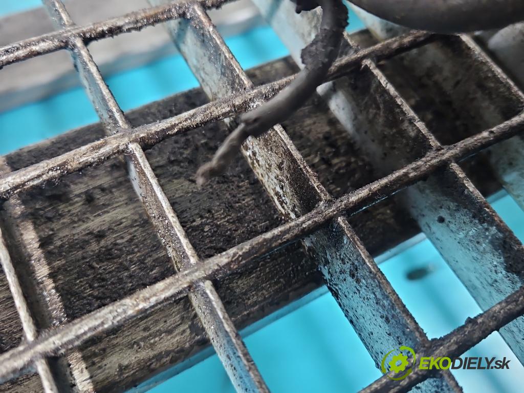 Audi A4 B6 2000-2004 2.0 20v (ALT) 131 HP manual 96 kW 1984 cm3 5- náboj pravé  (Náboj kolesa)