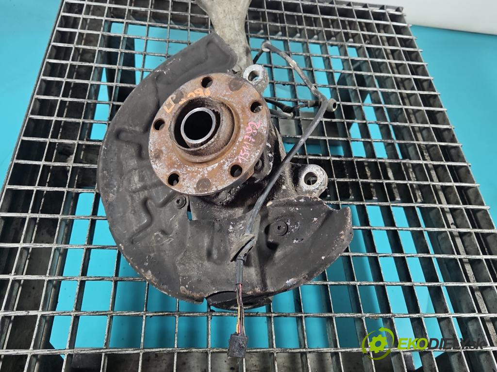 Audi A4 B6 2000-2004 2.0 20v (ALT) 131 HP manual 96 kW 1984 cm3 5- náboj ľavé  (Náboj kolesa)