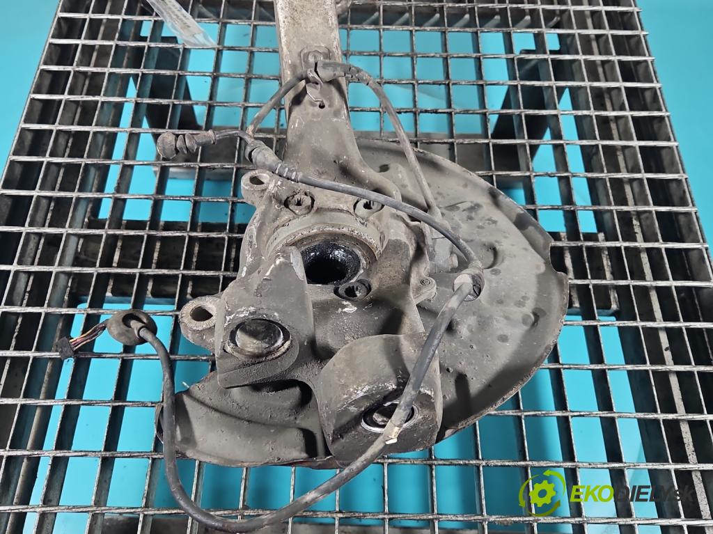 Audi A4 B6 2000-2004 2.0 20v (ALT) 131 HP manual 96 kW 1984 cm3 5- náboj ľavé  (Náboj kolesa)